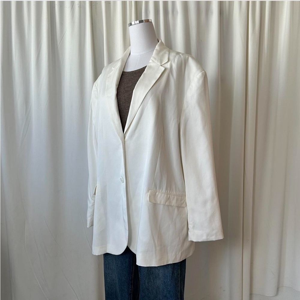 Monki Oversized Blazer in White. - Picture 4 of 8
